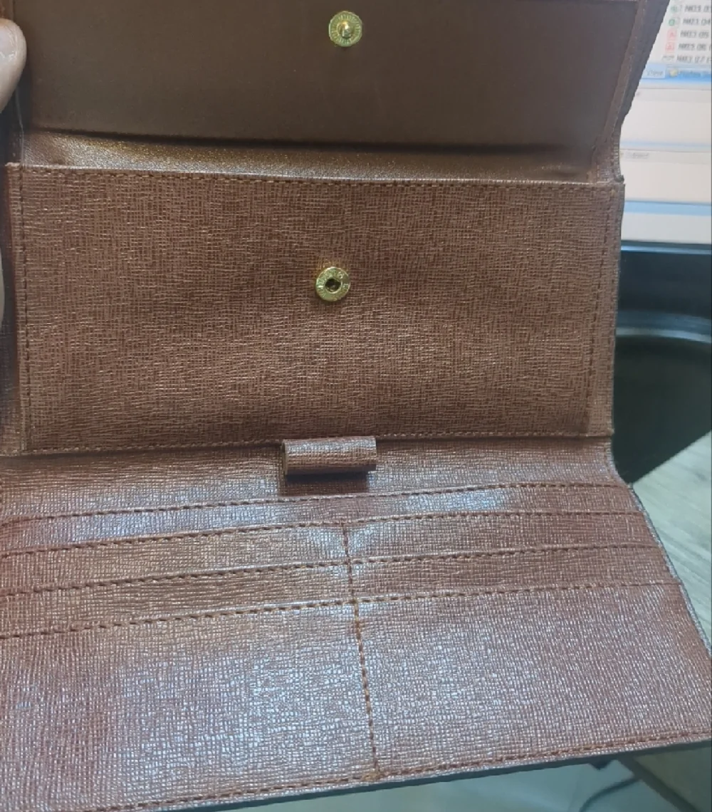 Louis Vuitton Wallet - Picture 10 of 10